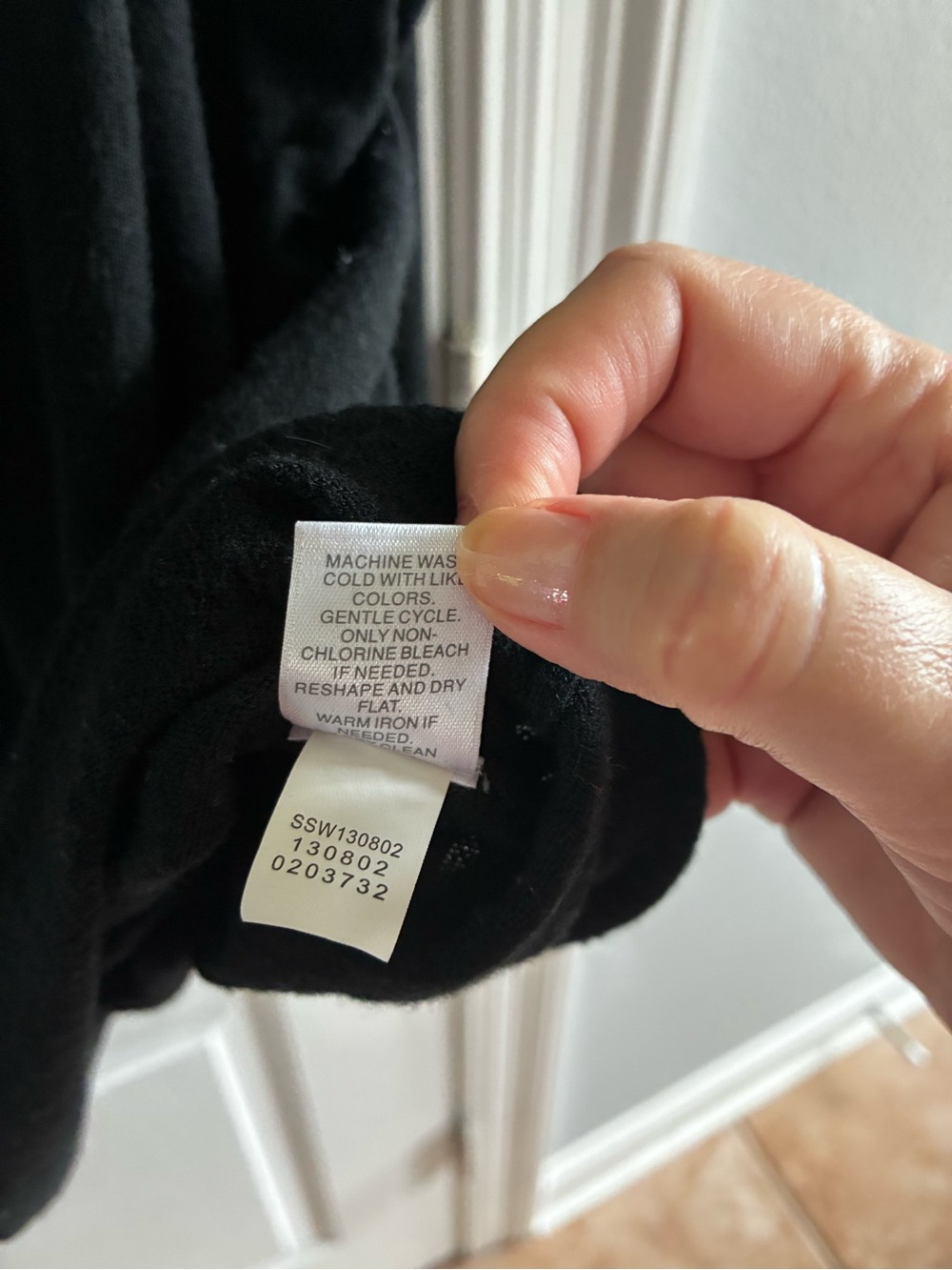 Black Merino wool sweater Size Large - Picture 4 of 5